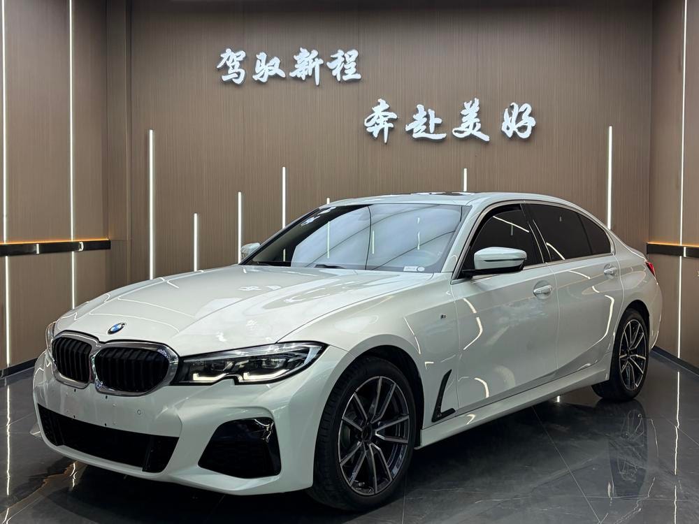 BMW 3-Series 2022 — фото автомобиля