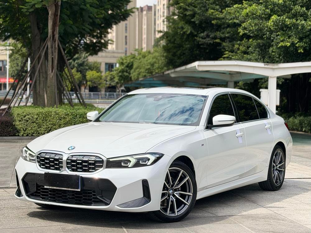 BMW 3-Series 2023 — фото автомобиля 1