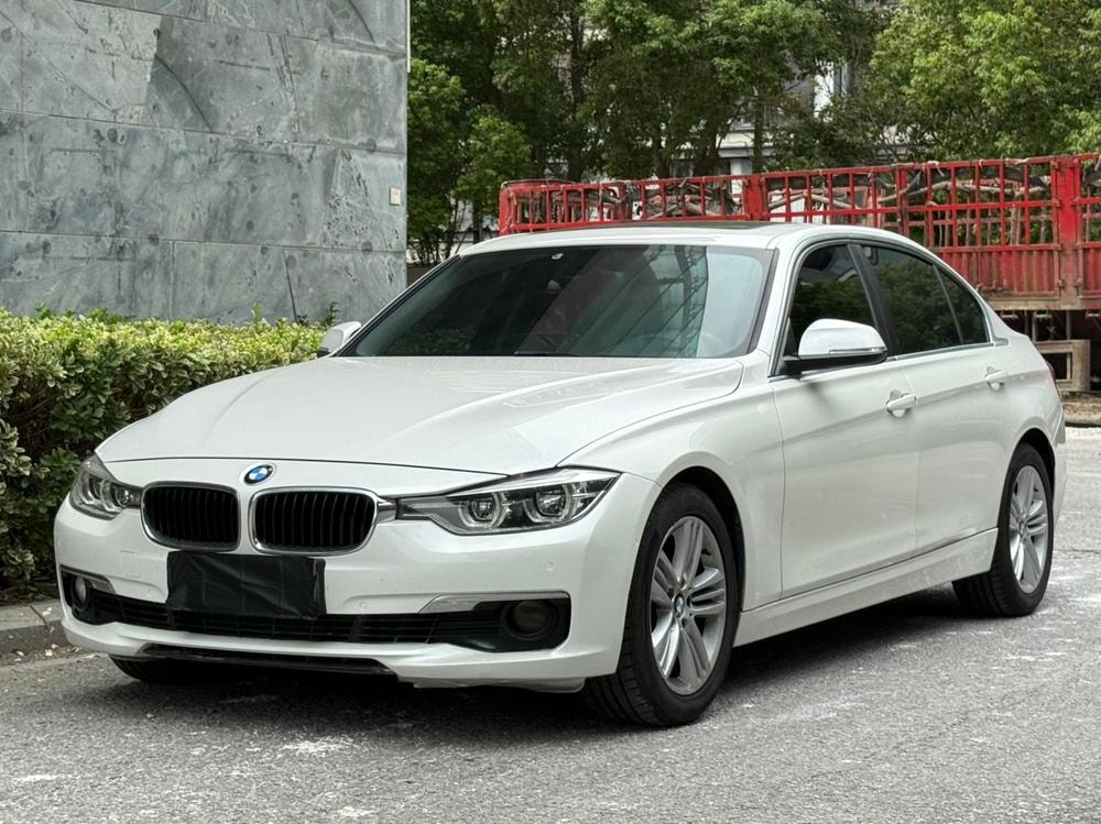 BMW 3-Series 2017 — фото автомобиля