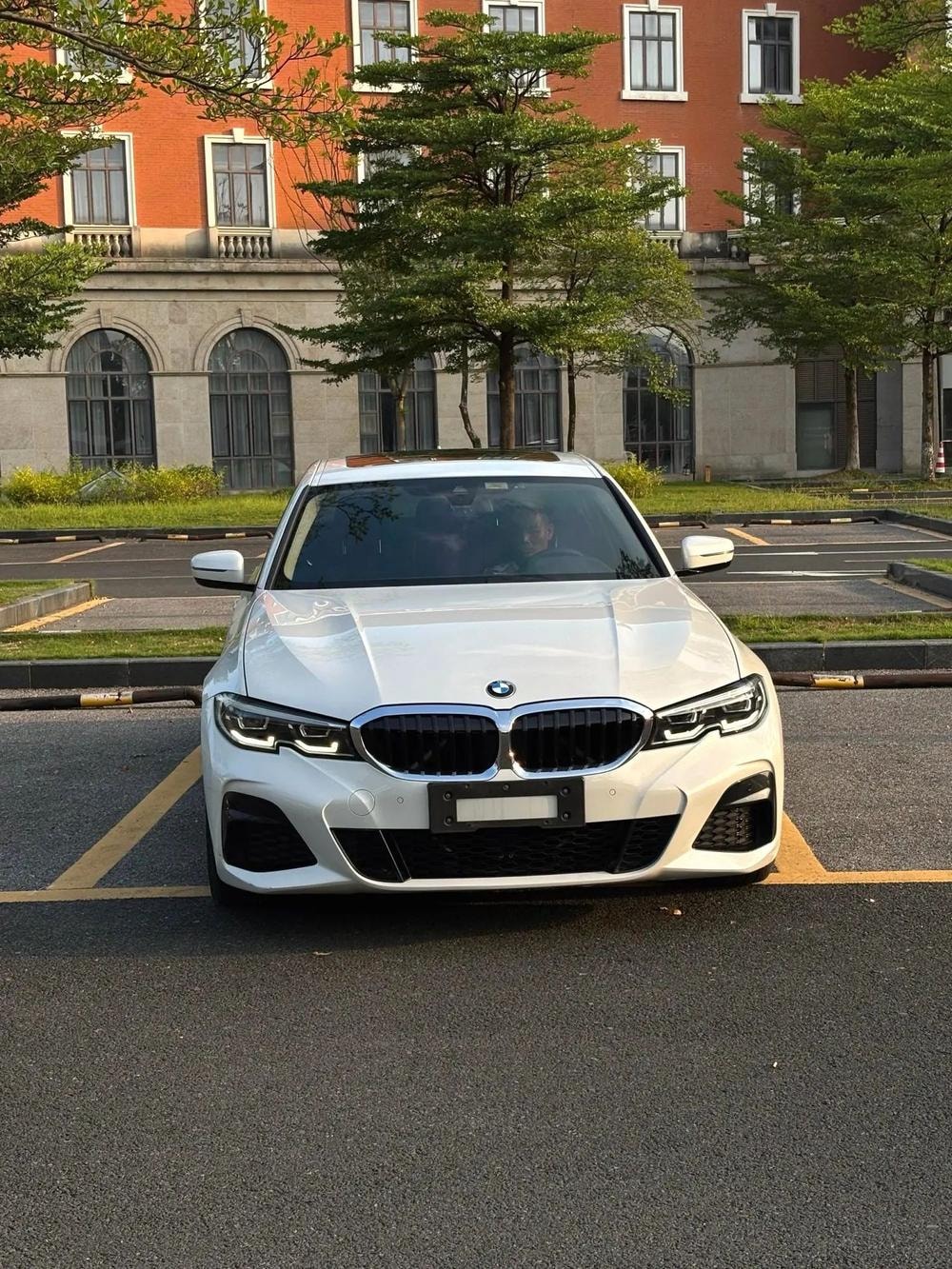 BMW 3-Series 2020 — фото автомобиля 1