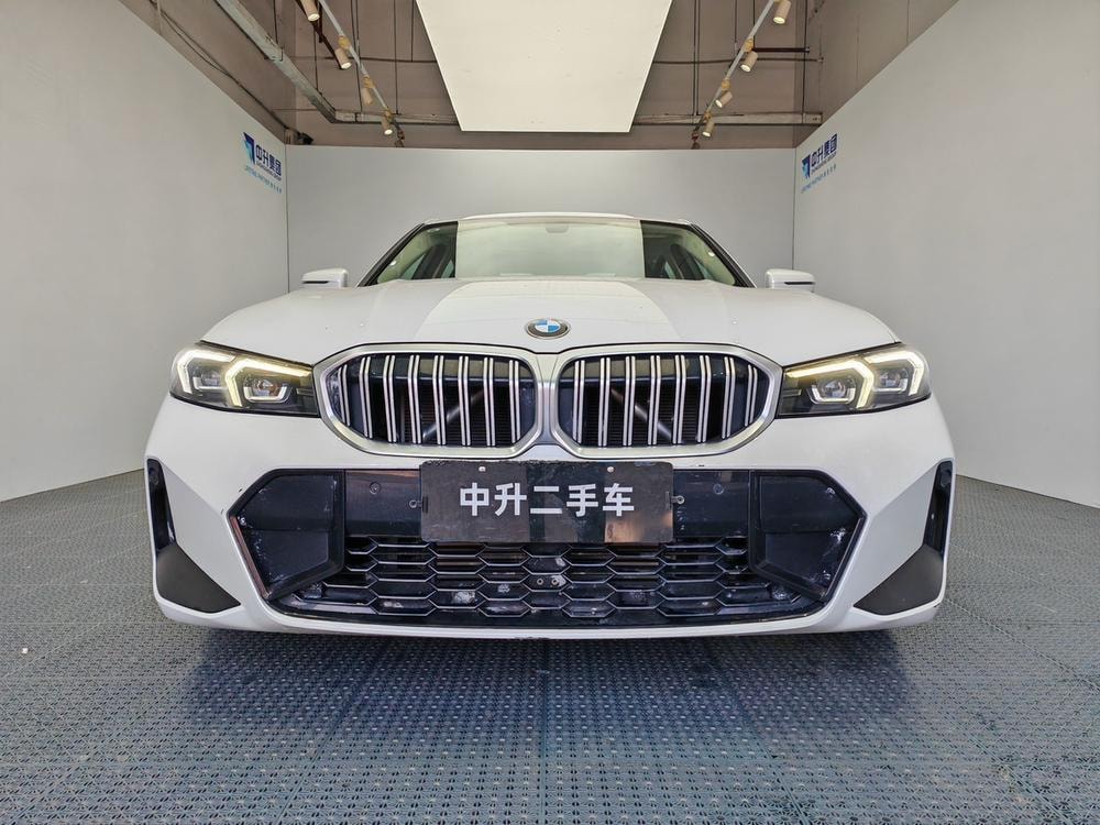 BMW 3-Series 2023 — фото автомобиля