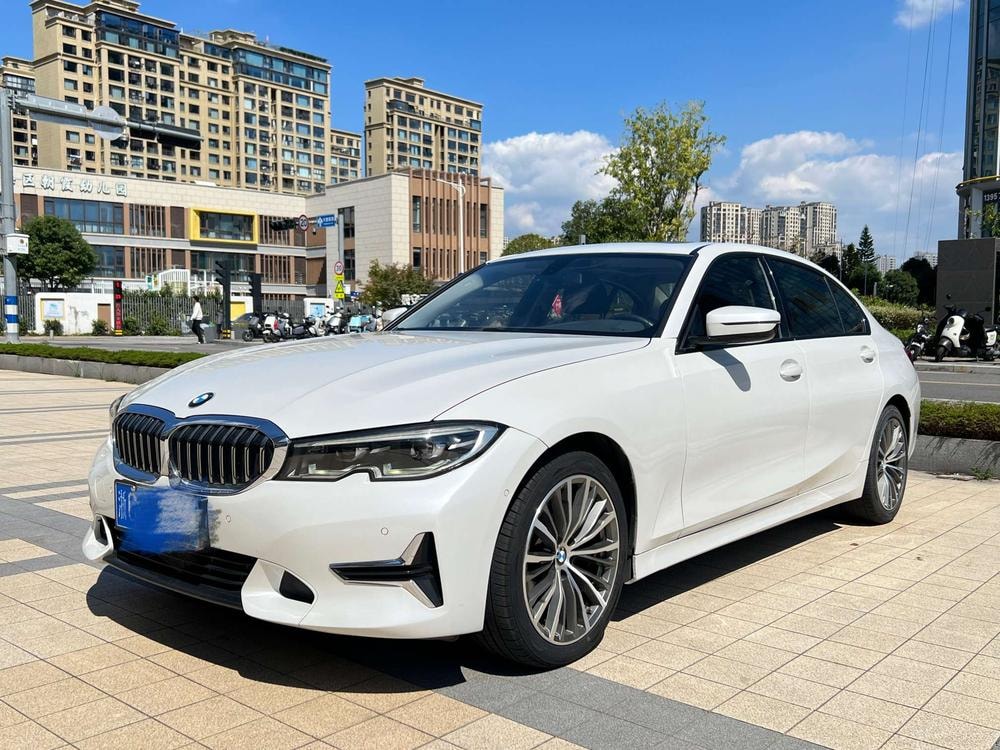 BMW 3-Series 2020 — фото автомобиля