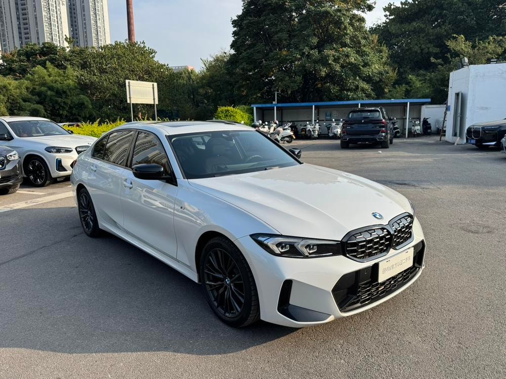 BMW 3-Series 2023 — фото автомобиля 1
