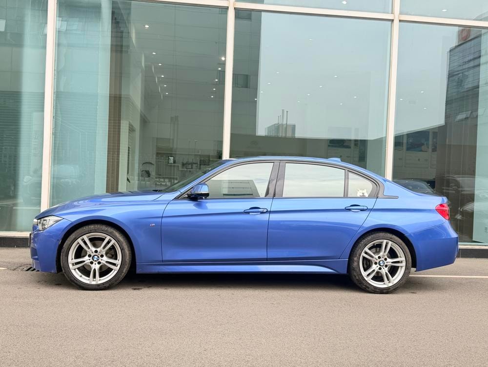 BMW 3-Series 2018 — фото автомобиля 1