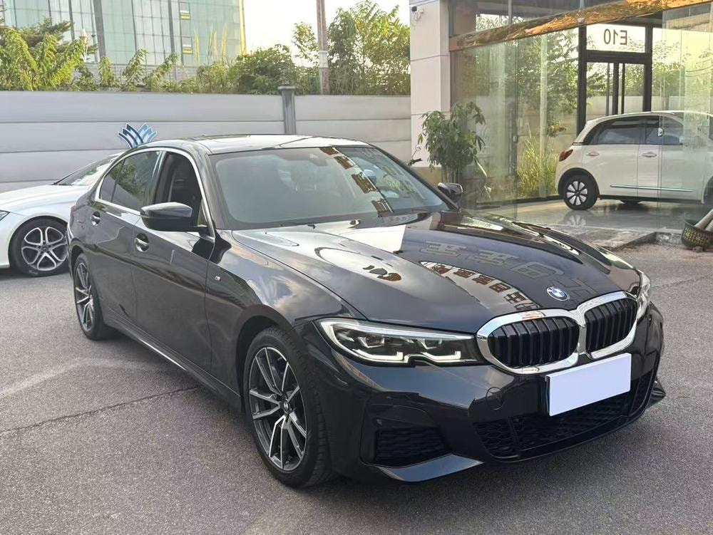 BMW 3-Series 2021 — фото автомобиля