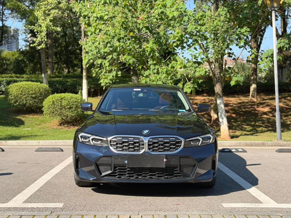BMW 3-Series 2023 — фото автомобиля 1