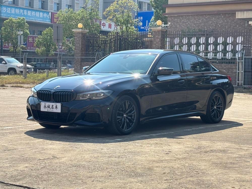 BMW 3-Series 2022 — фото автомобиля 1