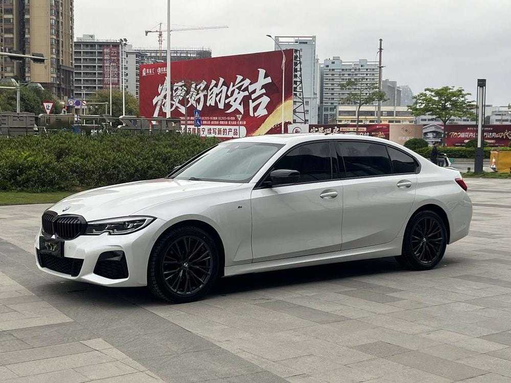 BMW 3-Series 2021 — фото автомобиля
