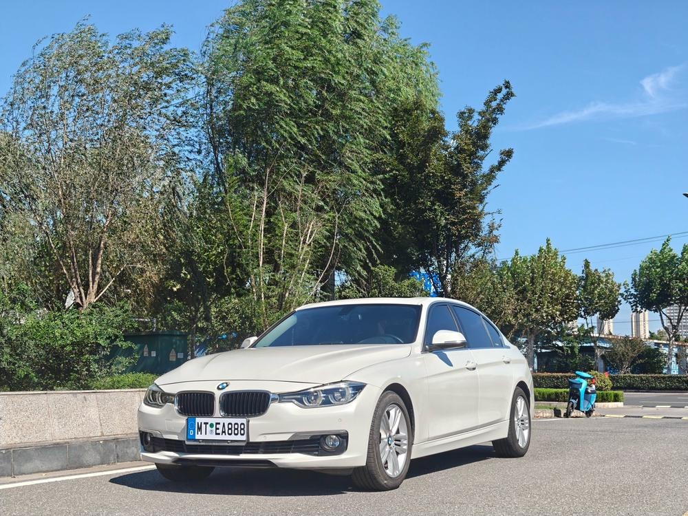BMW 3-Series 2016 — фото автомобиля