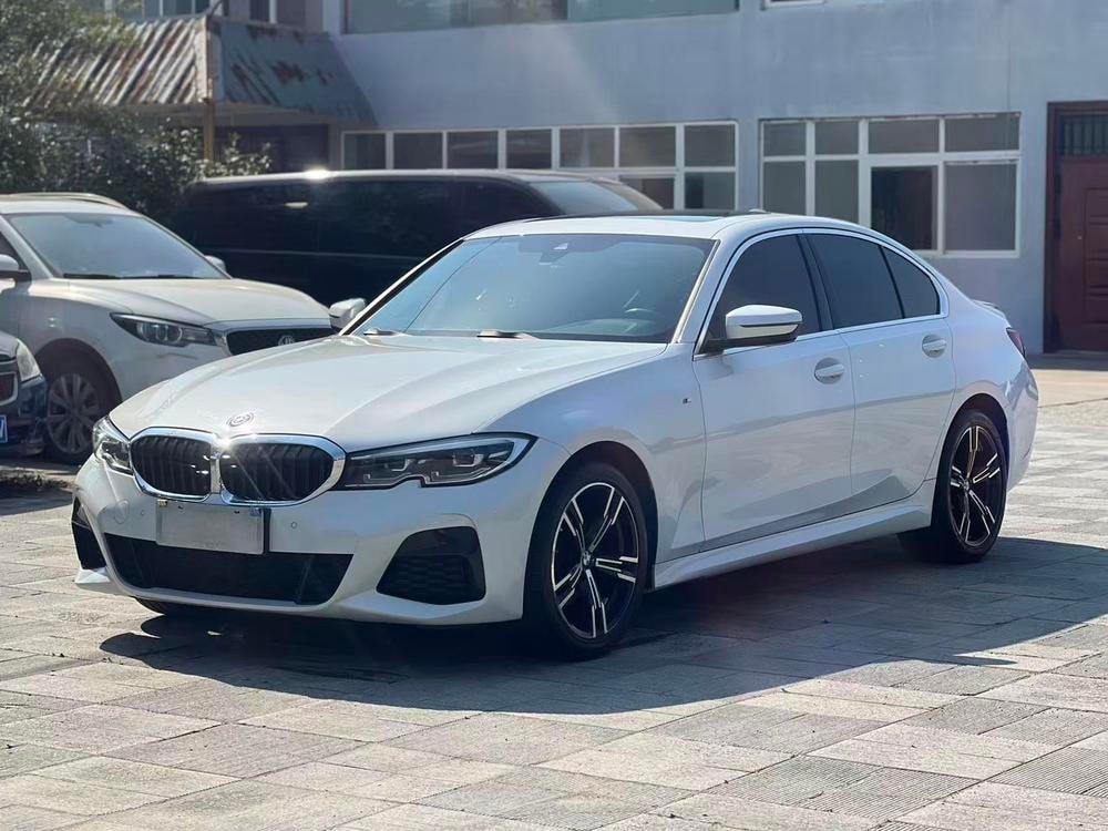 BMW 3-Series 2022 — фото автомобиля
