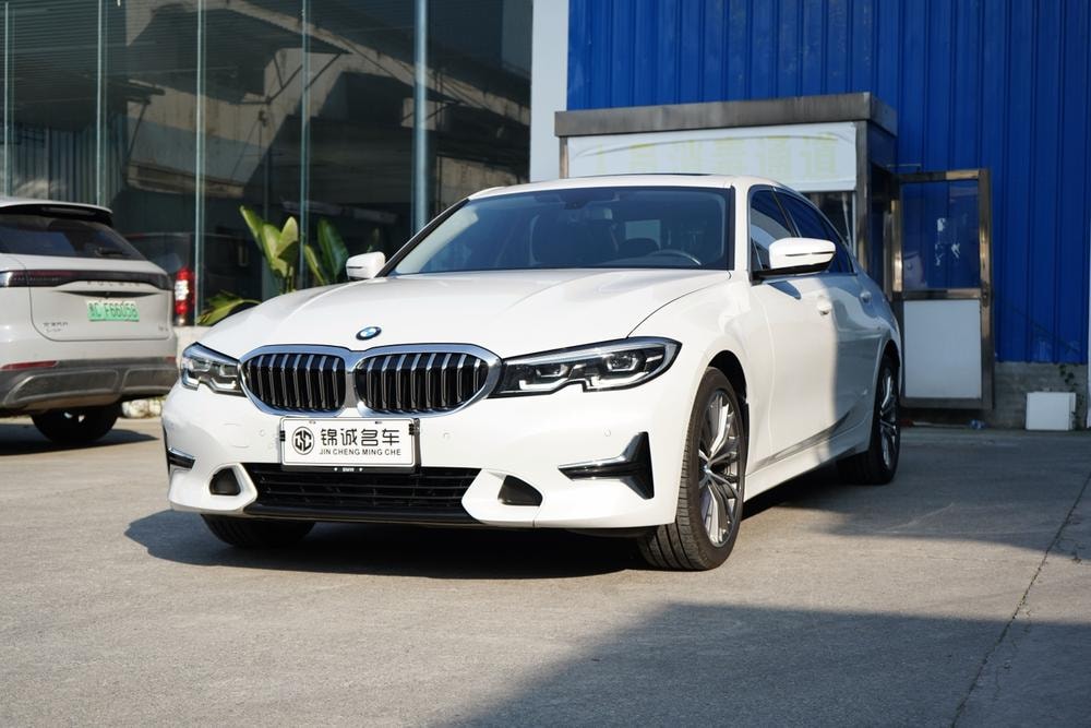 BMW 3-Series 2020 — фото автомобиля