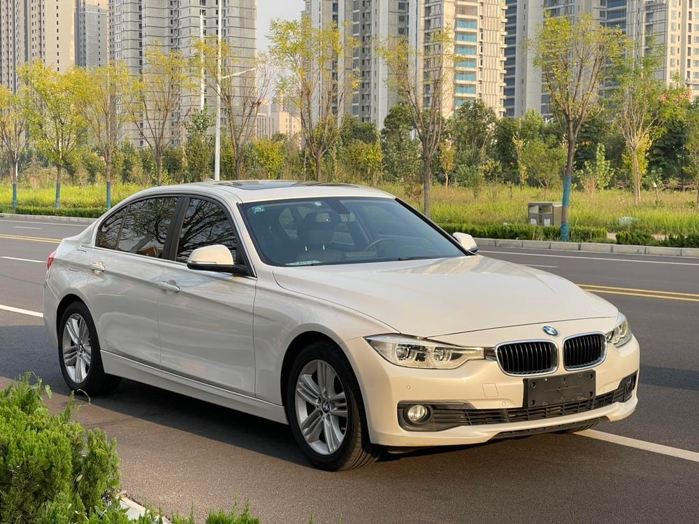 BMW 3-Series 2016 — фото автомобиля 1