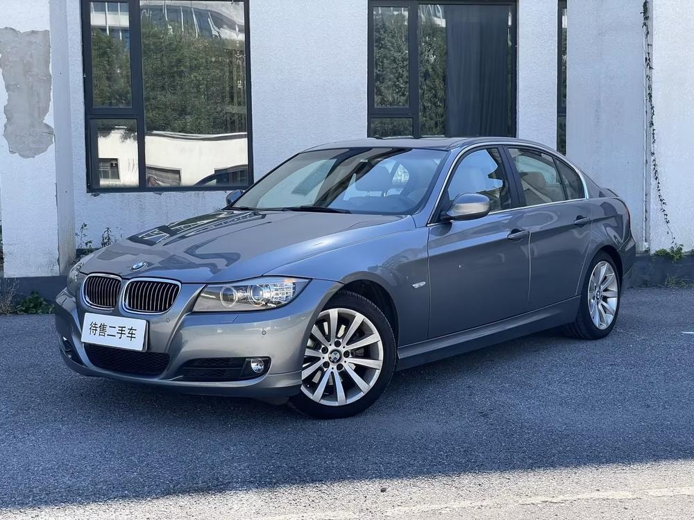 BMW 3-Series 2010 — фото автомобиля 1