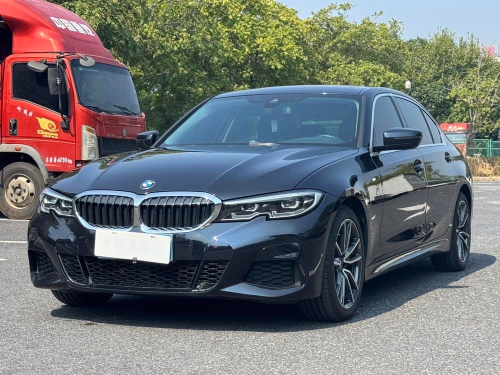 BMW 3-Series 2022 — фото автомобиля 1