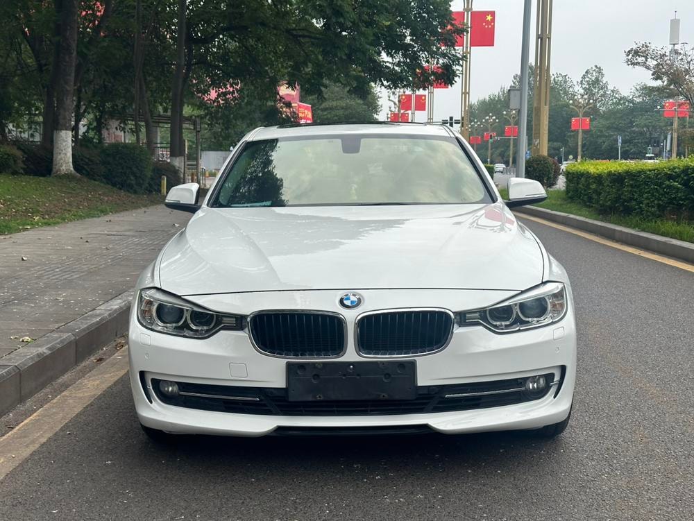 BMW 3-Series 2015 — фото автомобиля 1