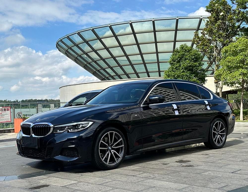 BMW 3-Series 2022 — фото автомобиля 1