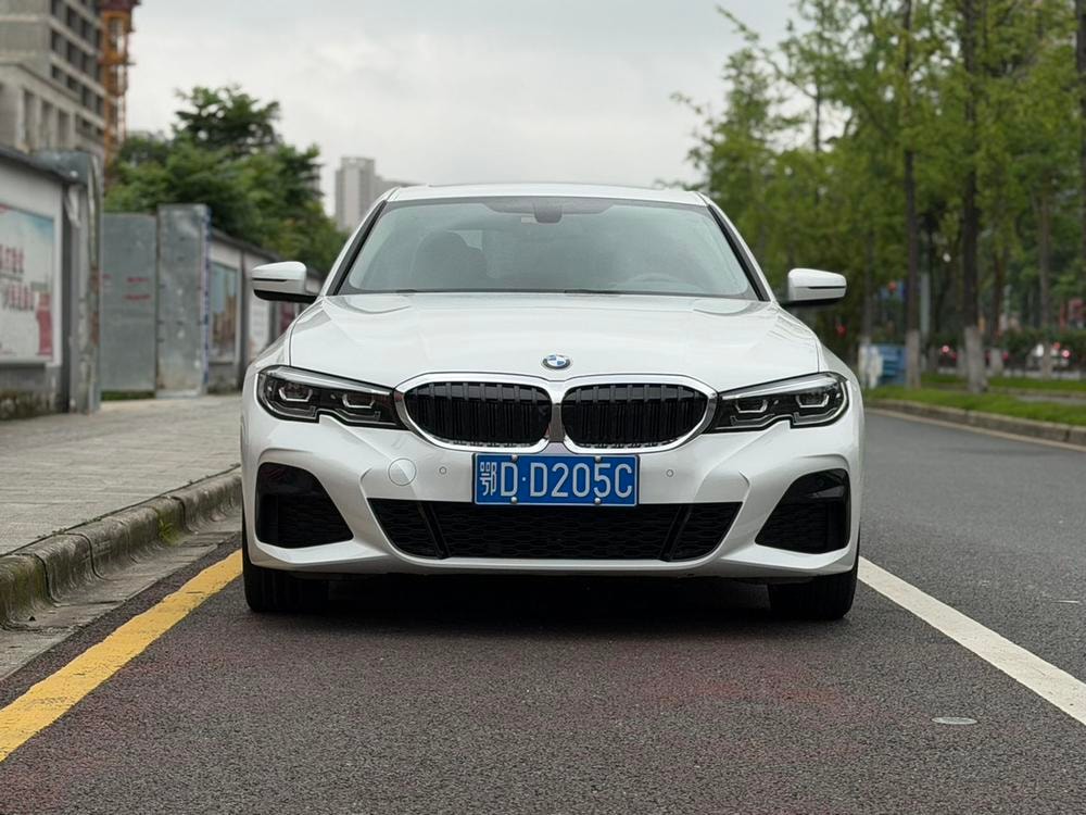 BMW 3-Series 2022 — фото автомобиля 1