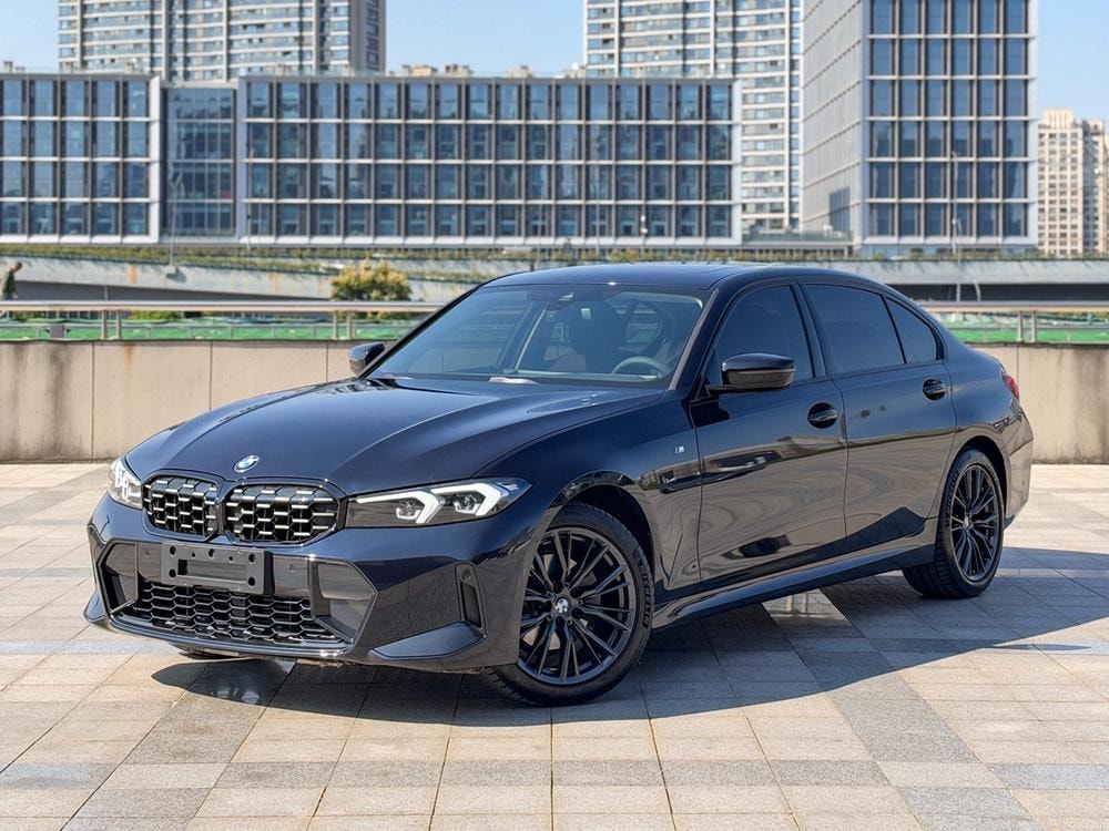 BMW 3-Series 2023 — фото автомобиля 1