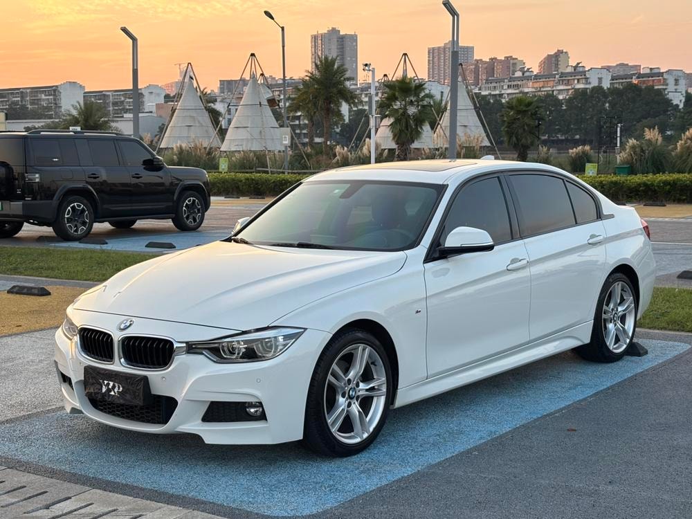 BMW 3-Series 2018 — фото автомобиля 1
