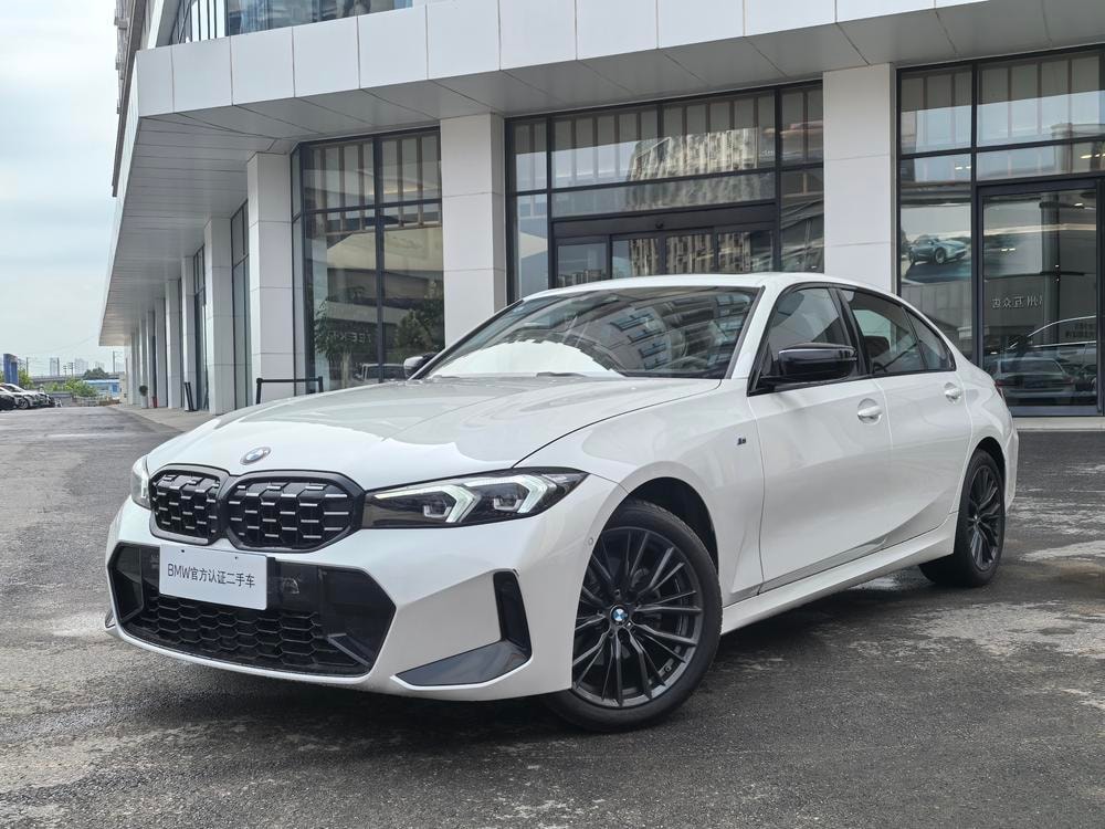 BMW 3-Series 2023 — фото автомобиля