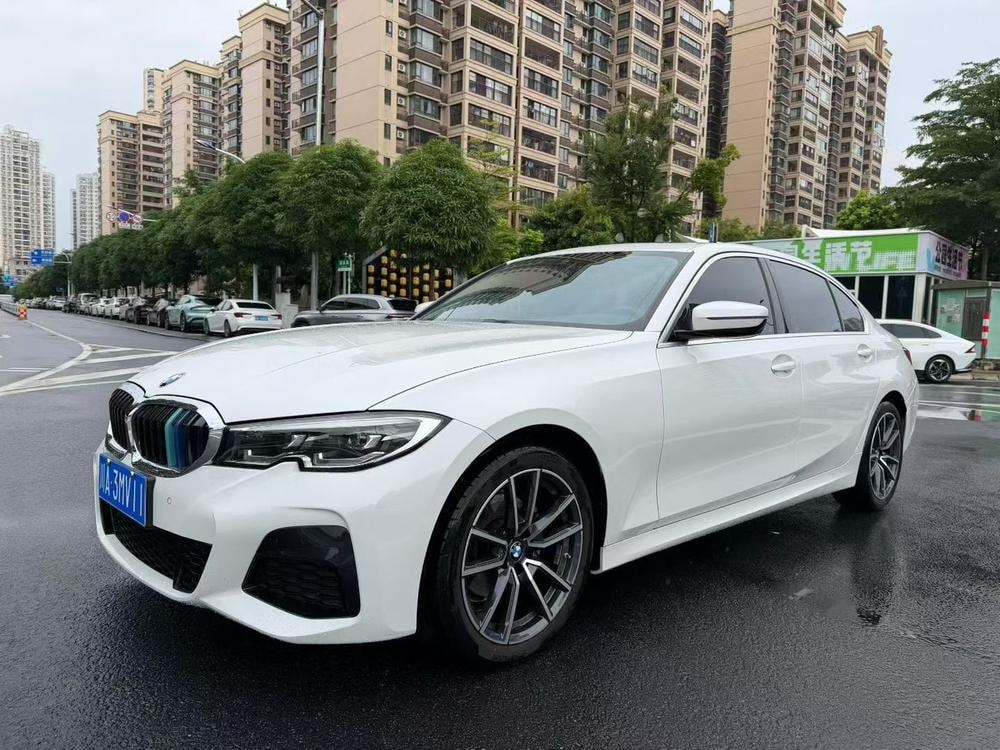 BMW 3-Series 2022 — фото автомобиля