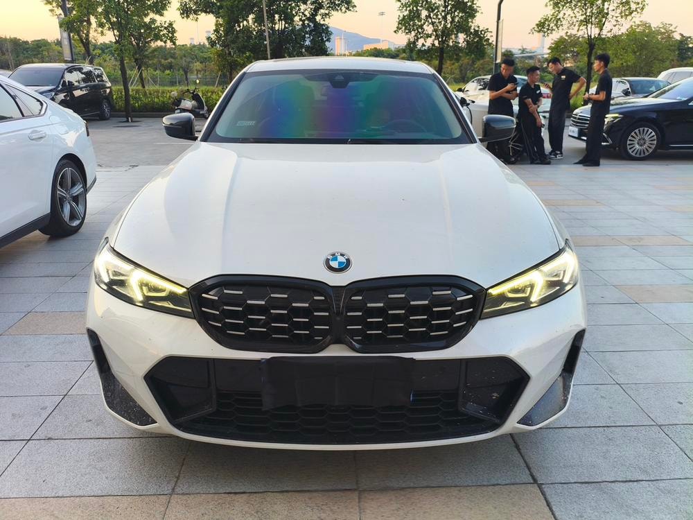 BMW 3-Series 2023 — фото автомобиля