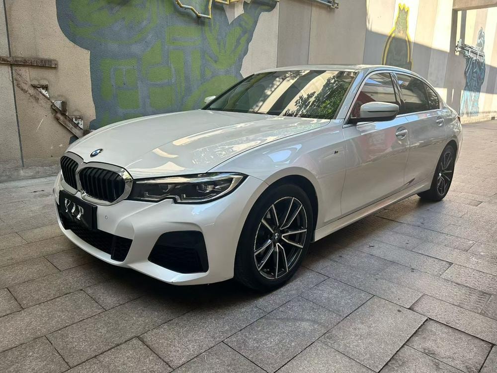 BMW 3-Series 2022 — фото автомобиля
