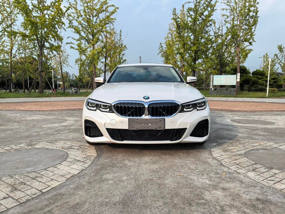 BMW 3-Series 2021 — фото автомобиля