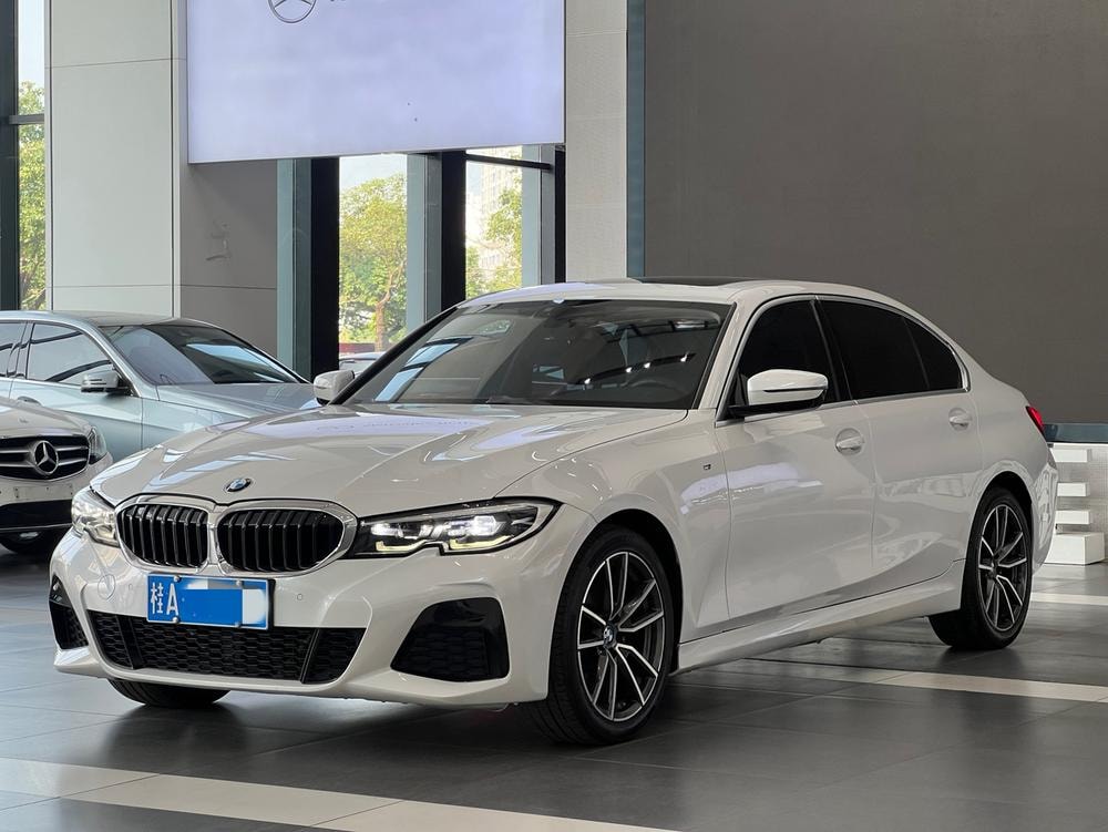 BMW 3-Series 2021 — фото автомобиля