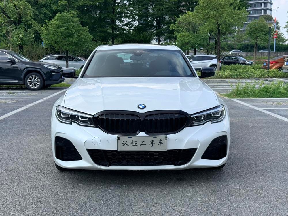 BMW 3-Series 2022 — фото автомобиля