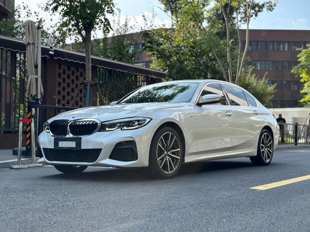 BMW 3-Series 2021 — фото автомобиля