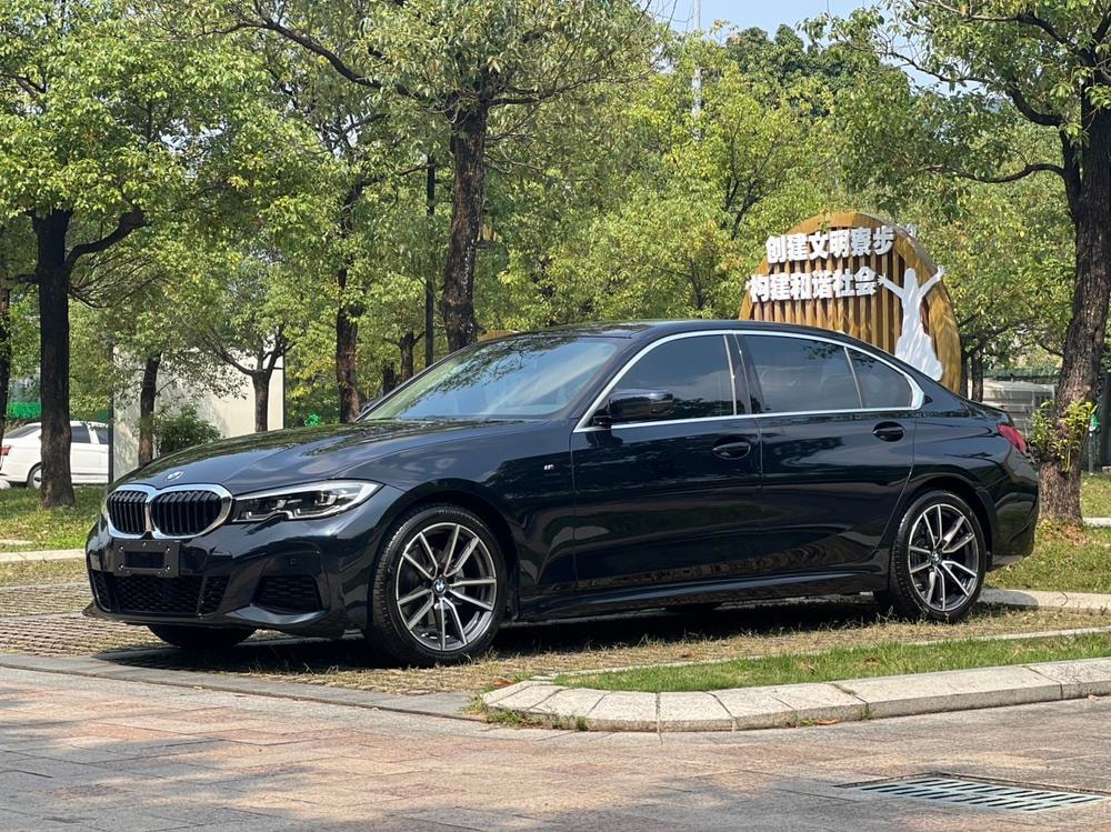 BMW 3-Series 2021 — фото автомобиля
