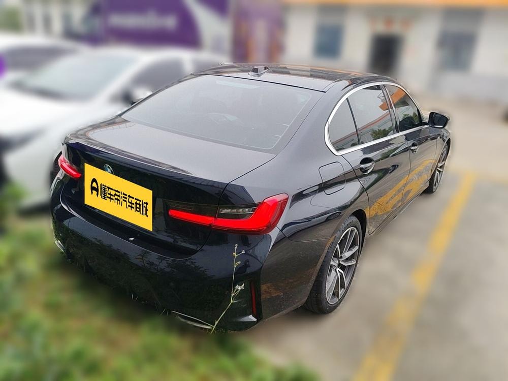 BMW 3-Series 2023 — фото автомобиля