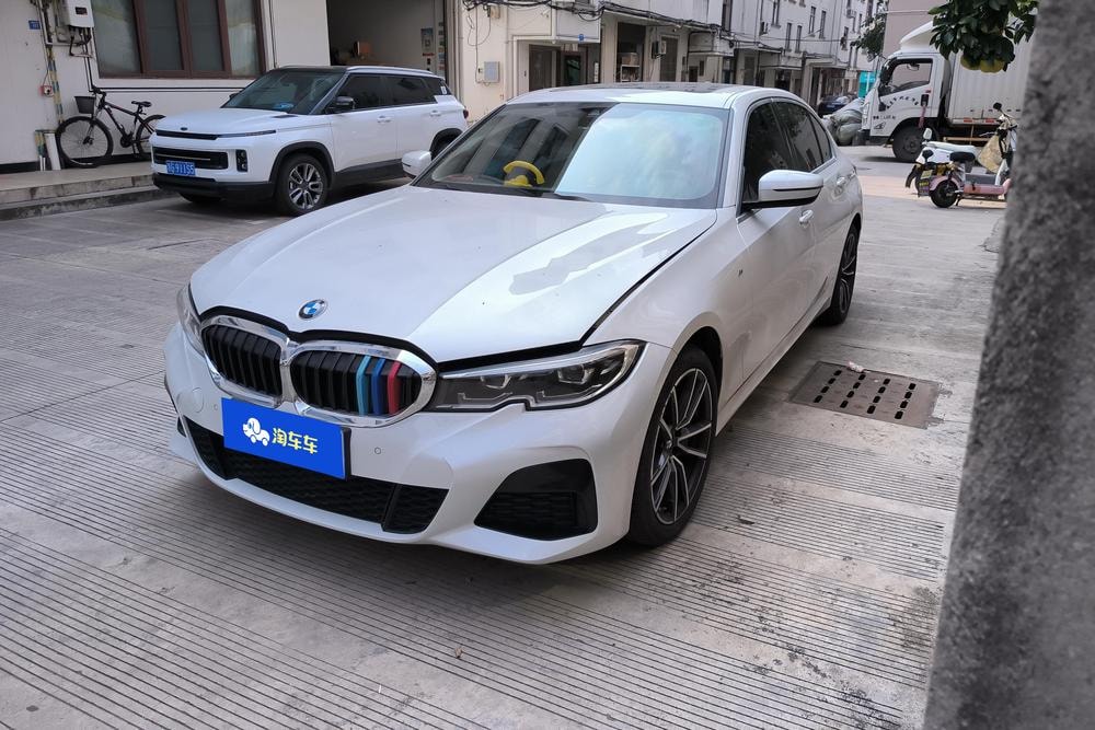BMW 3-Series 2021 — фото автомобиля