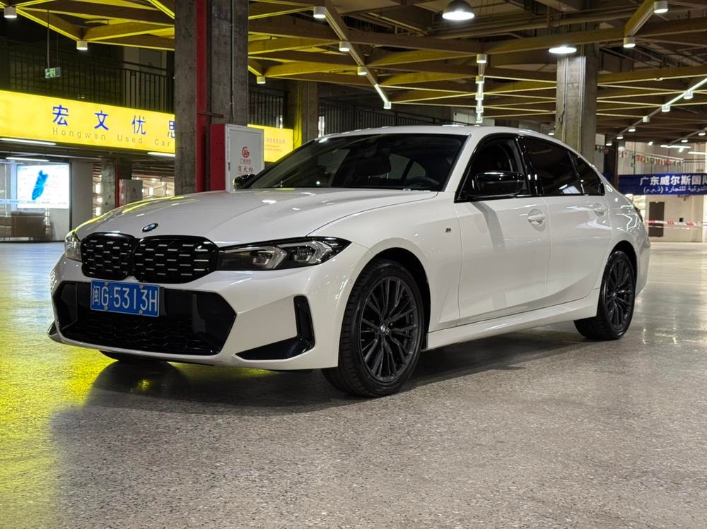 BMW 3-Series 2023 — фото автомобиля