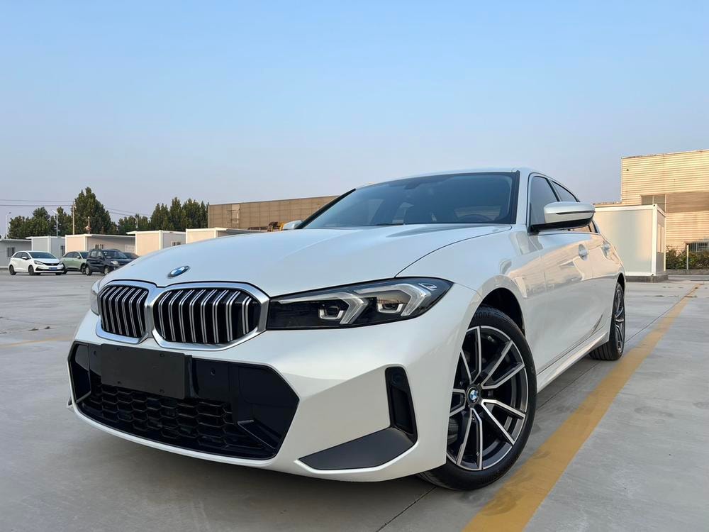 BMW 3-Series 2023 — фото автомобиля