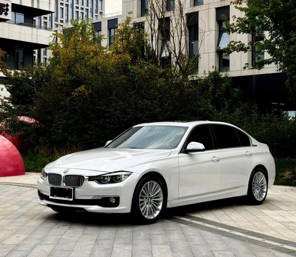 BMW 3-Series 2018 — фото автомобиля