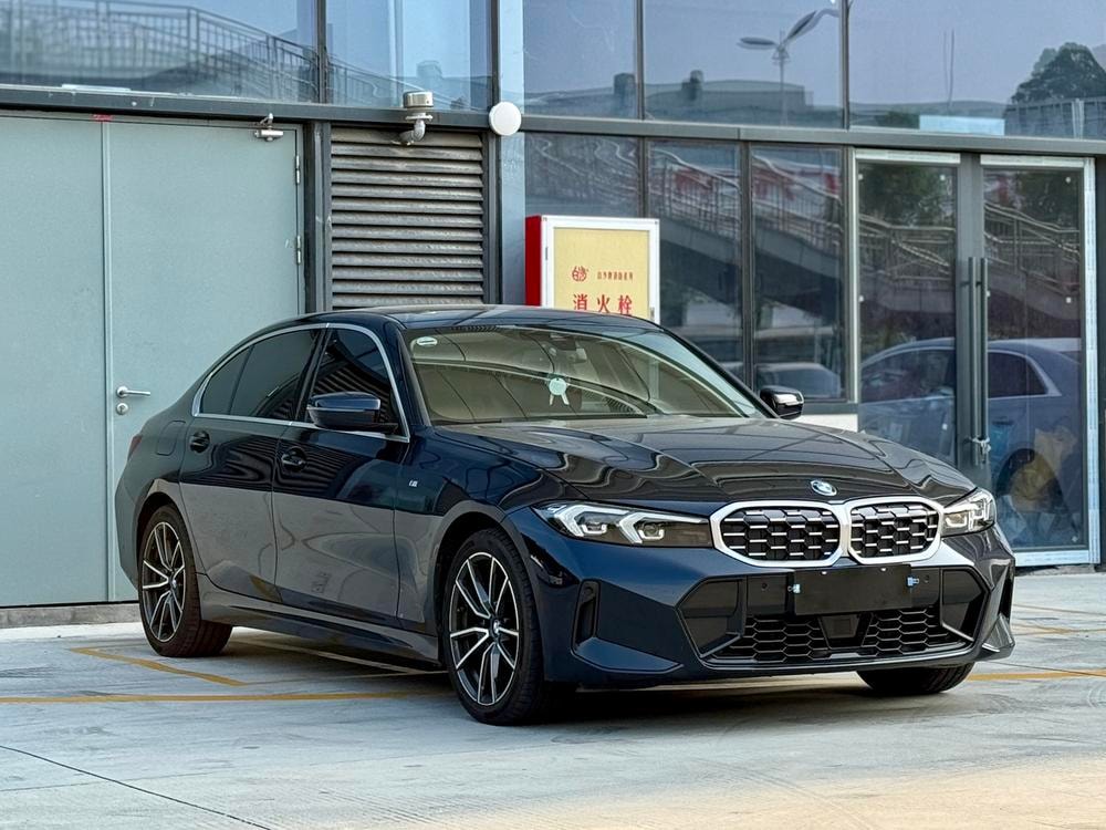 BMW 3-Series 2025 — фото автомобиля