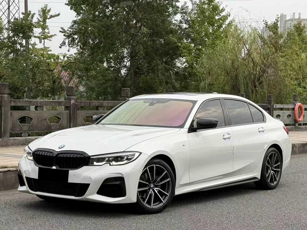 BMW 3-Series 2022 — фото автомобиля