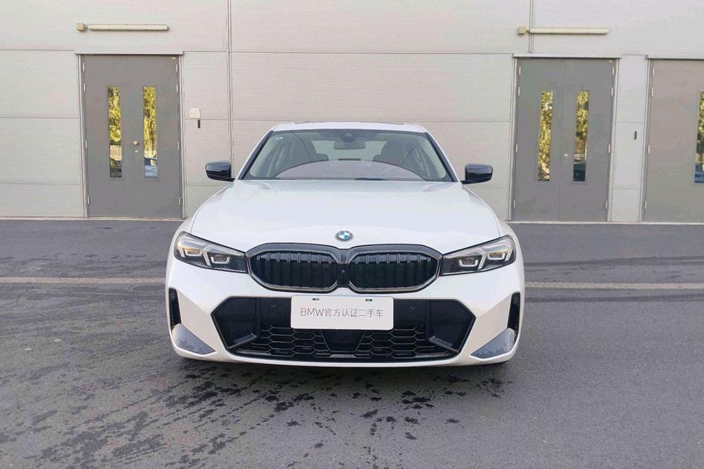 BMW 3-Series 2025 — фото автомобиля