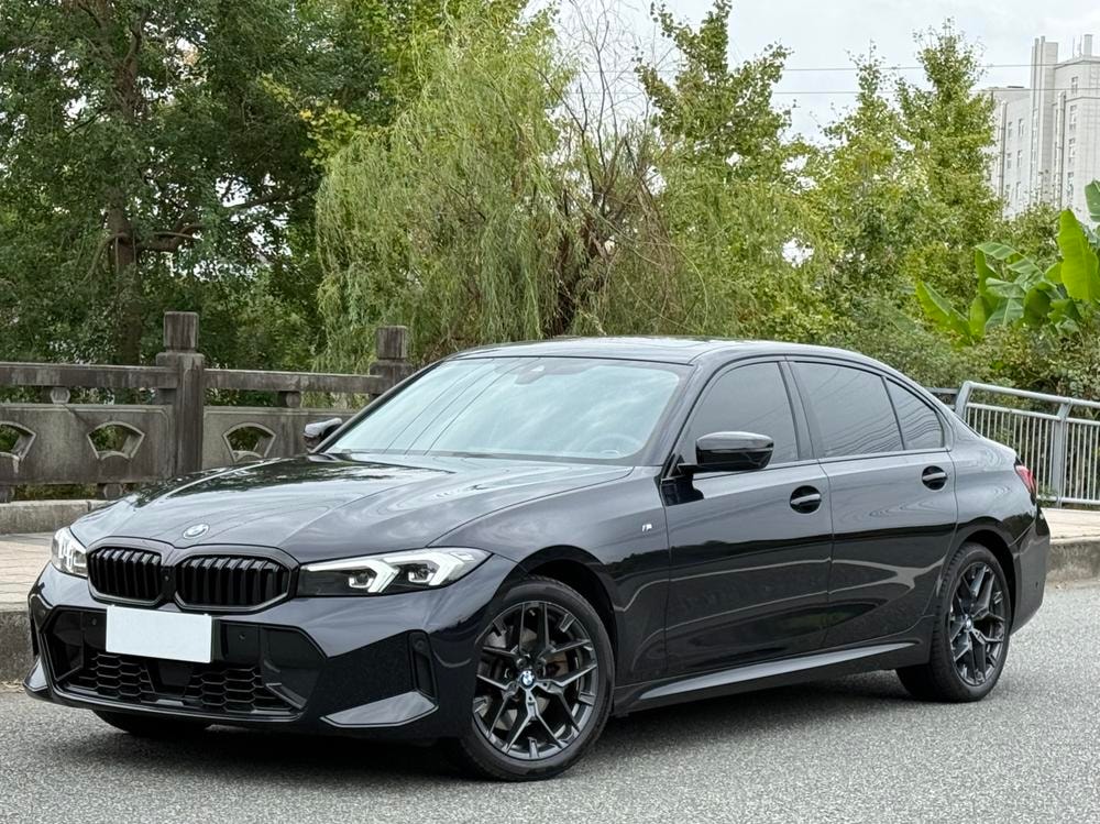 BMW 3-Series 2025 — фото автомобиля