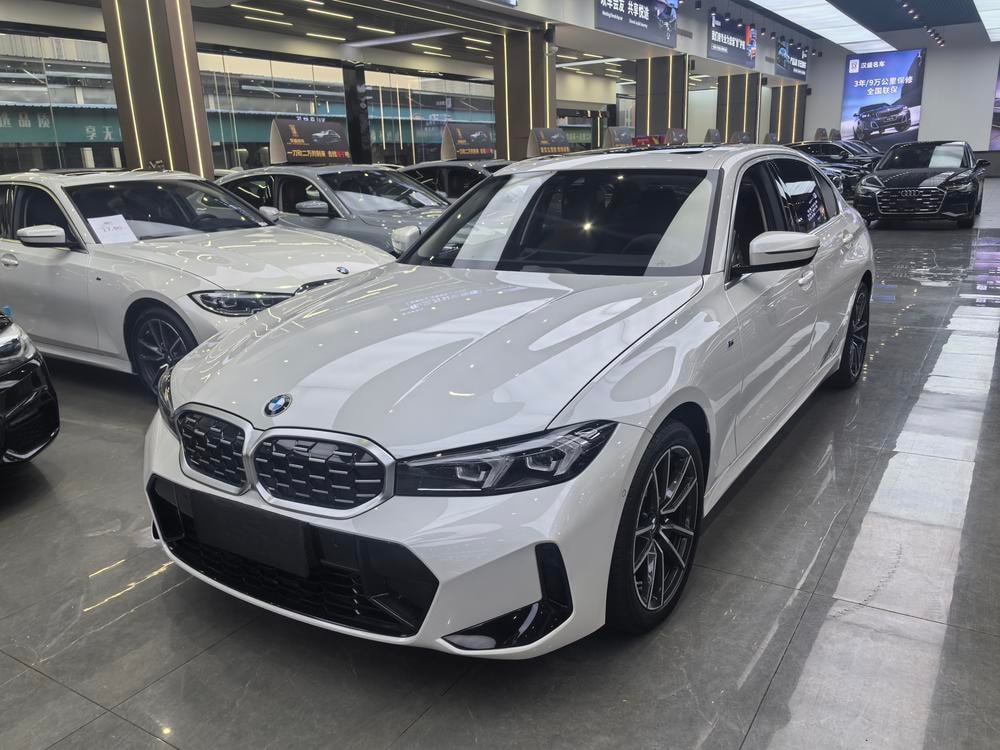 BMW 3-Series 2023 — фото автомобиля