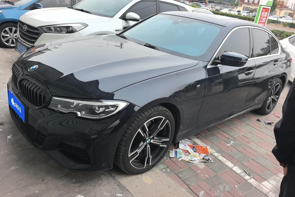 BMW 3-Series 2022 — фото автомобиля
