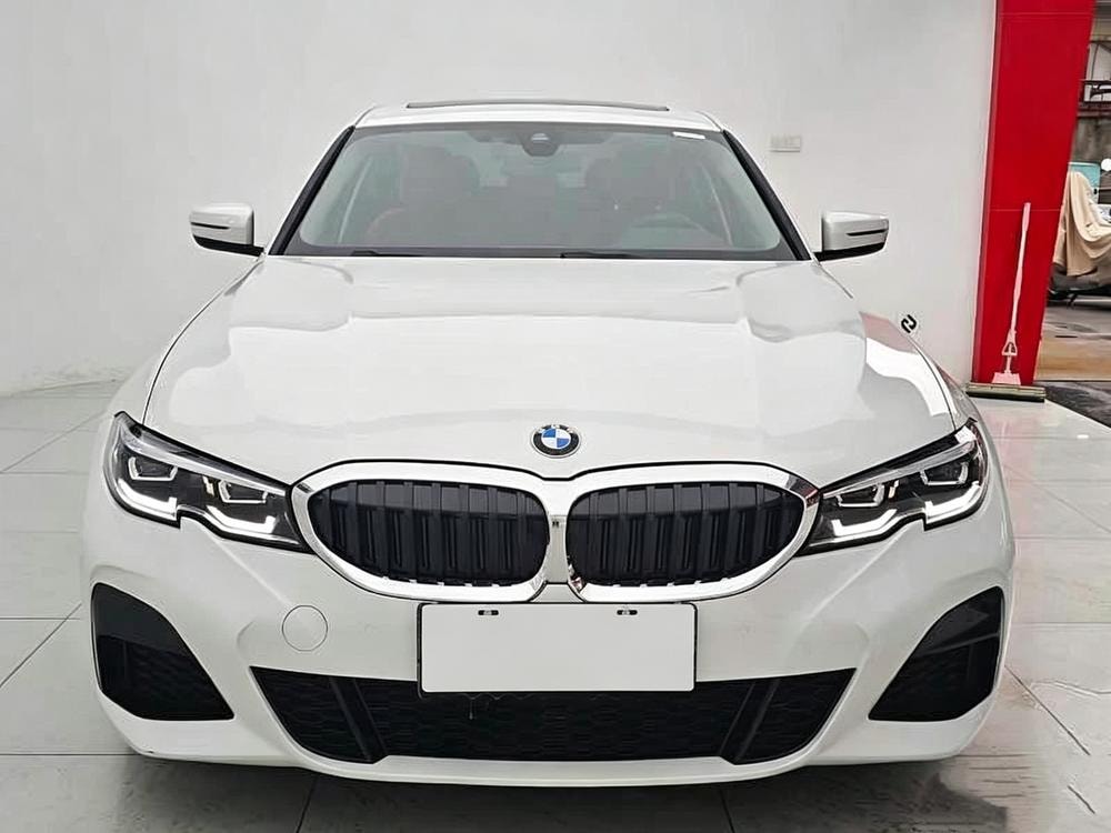 BMW 3-Series 2022 — фото автомобиля