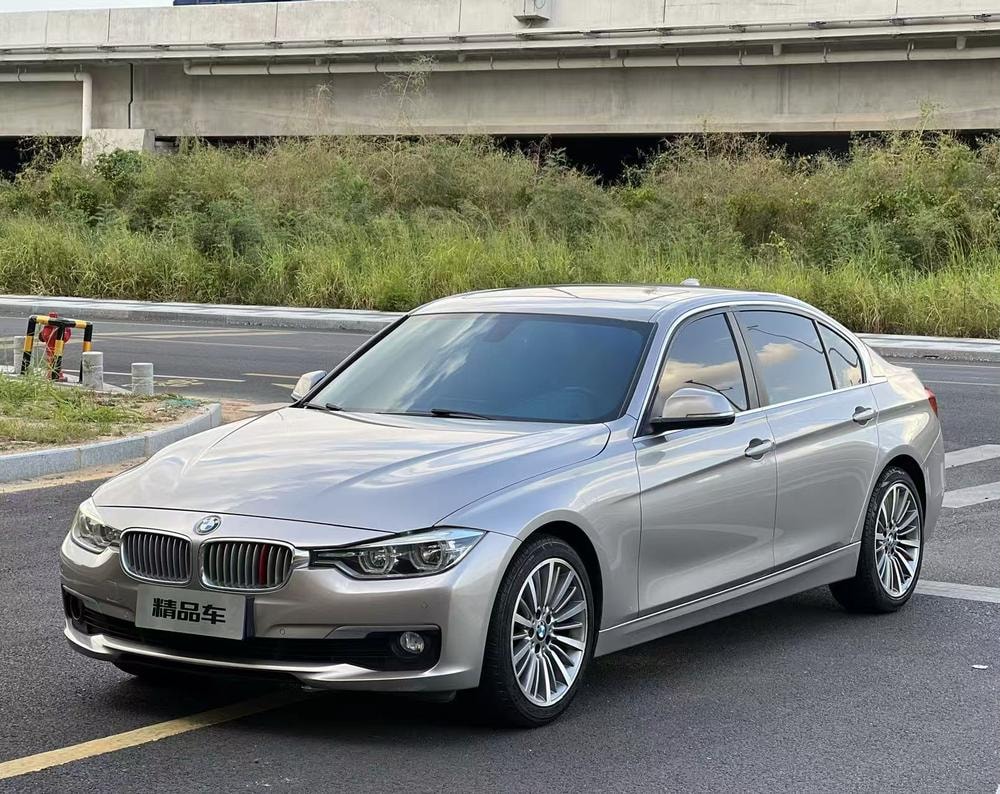 BMW 3-Series 2019 — фото автомобиля