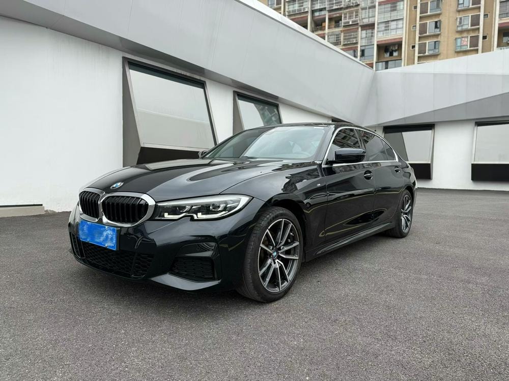 BMW 3-Series 2022 — фото автомобиля