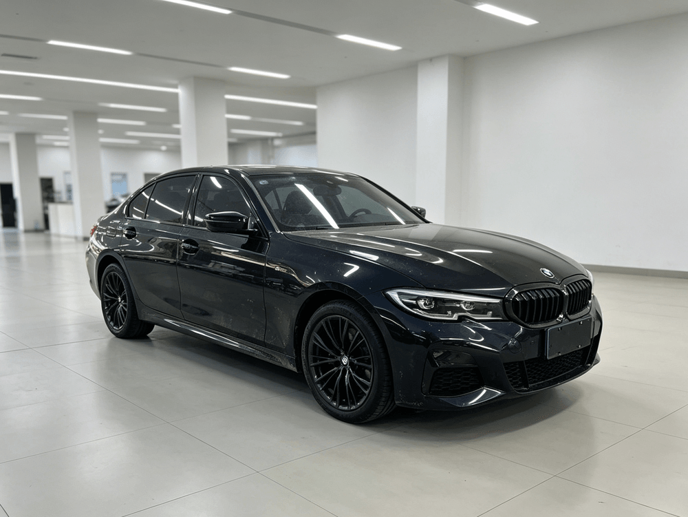 BMW 3-Series 2021 — фото автомобиля