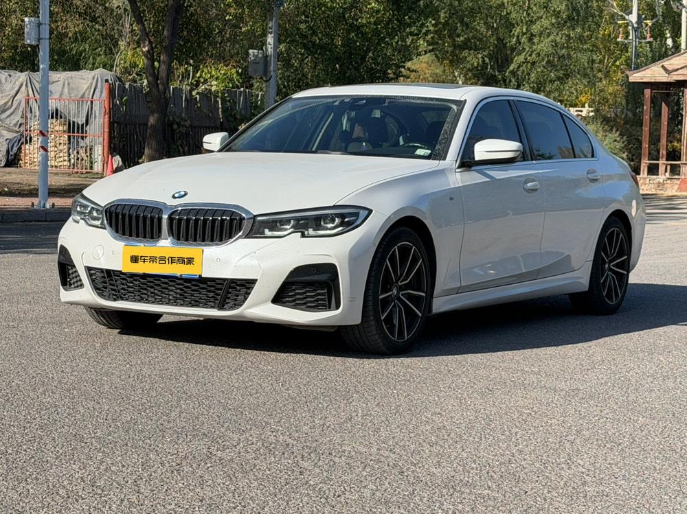 BMW 3-Series 2021 — фото автомобиля