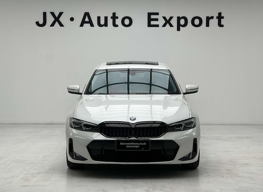 BMW 3-Series 2023 — фото автомобиля