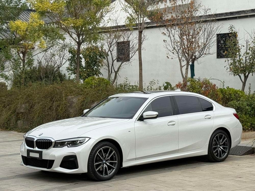 BMW 3-Series 2022 — фото автомобиля
